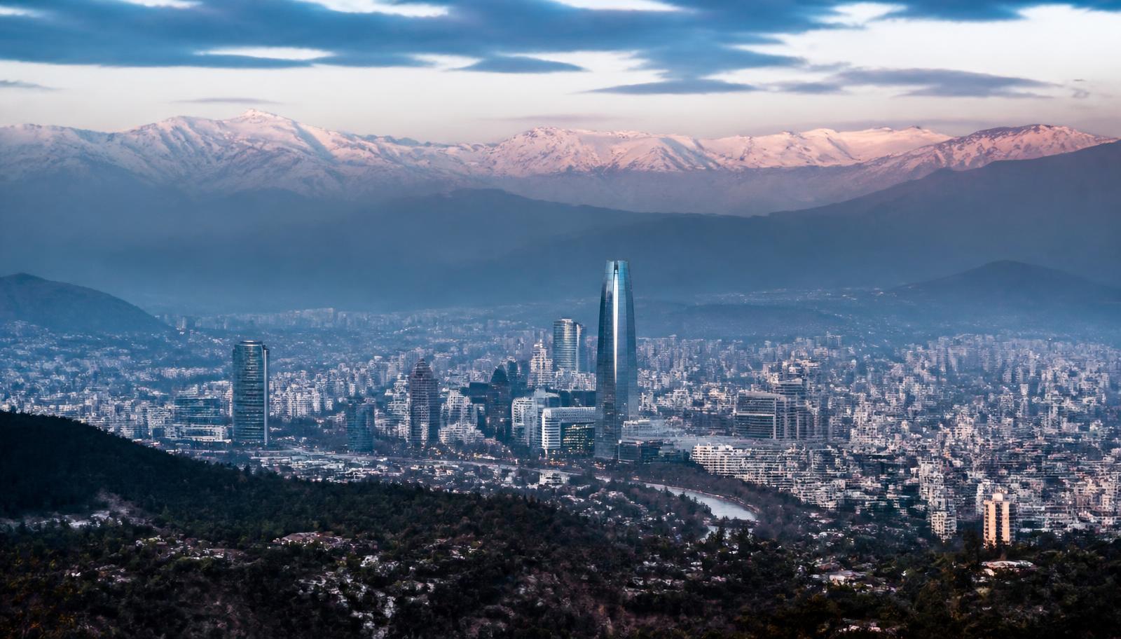 Santiago entre la cordillera